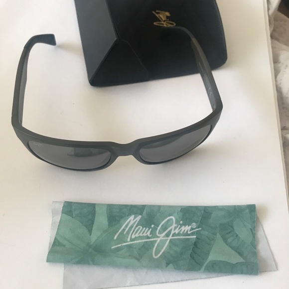 Maui Jim Sunglasses - Picture 4 of 4